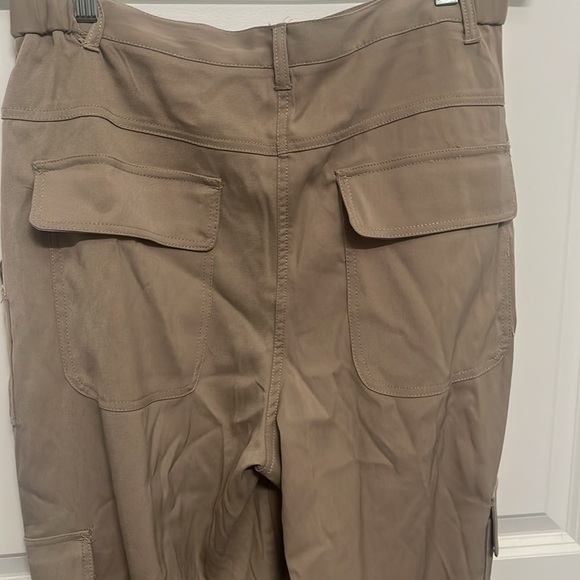 Max Studio Women's Soft Twill Cargo Jogger Pant Beige Tan Size Large NWT - Picture 8 of 11